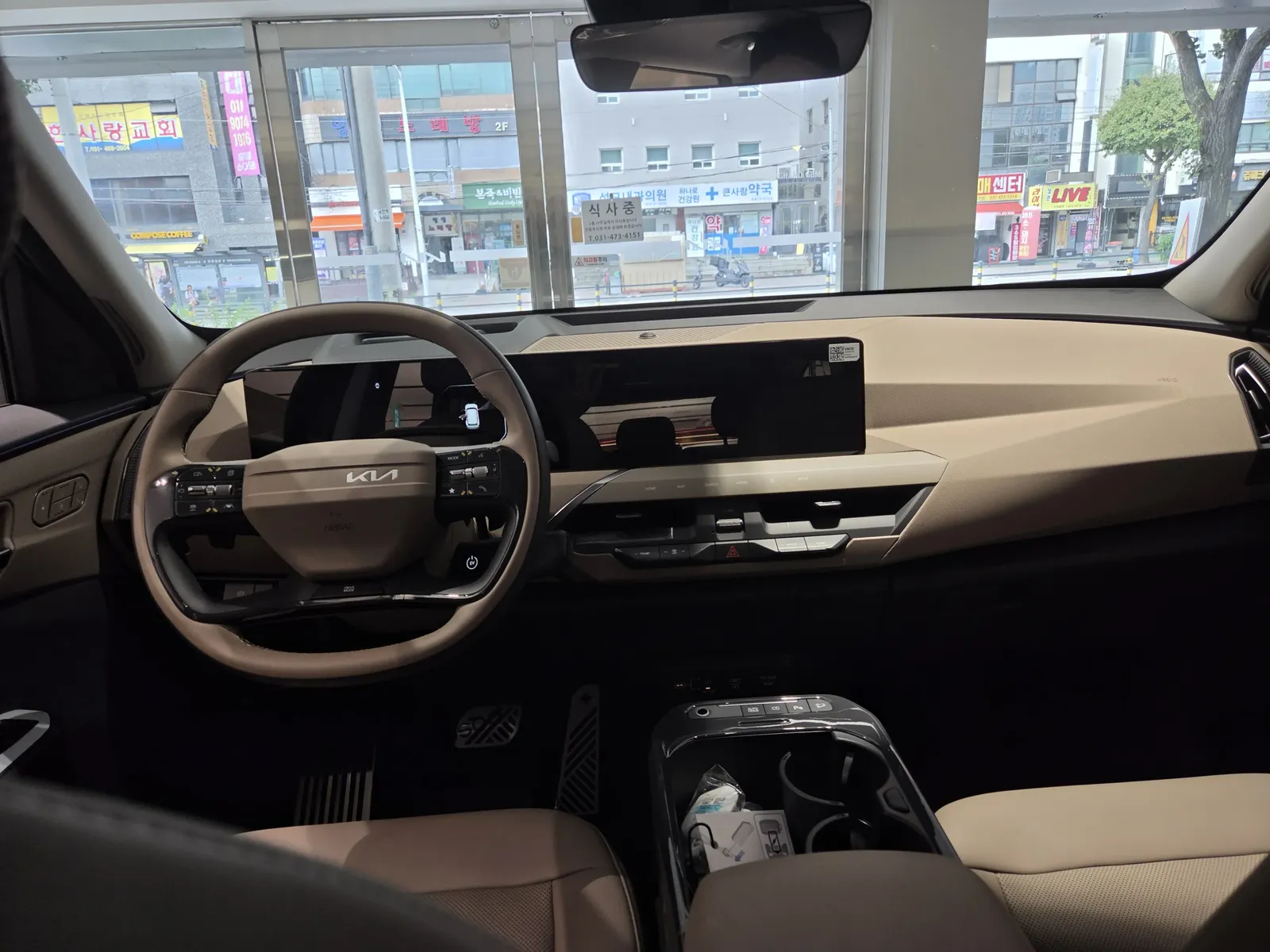 기아 EV5 전시 차량 실내 대시보드