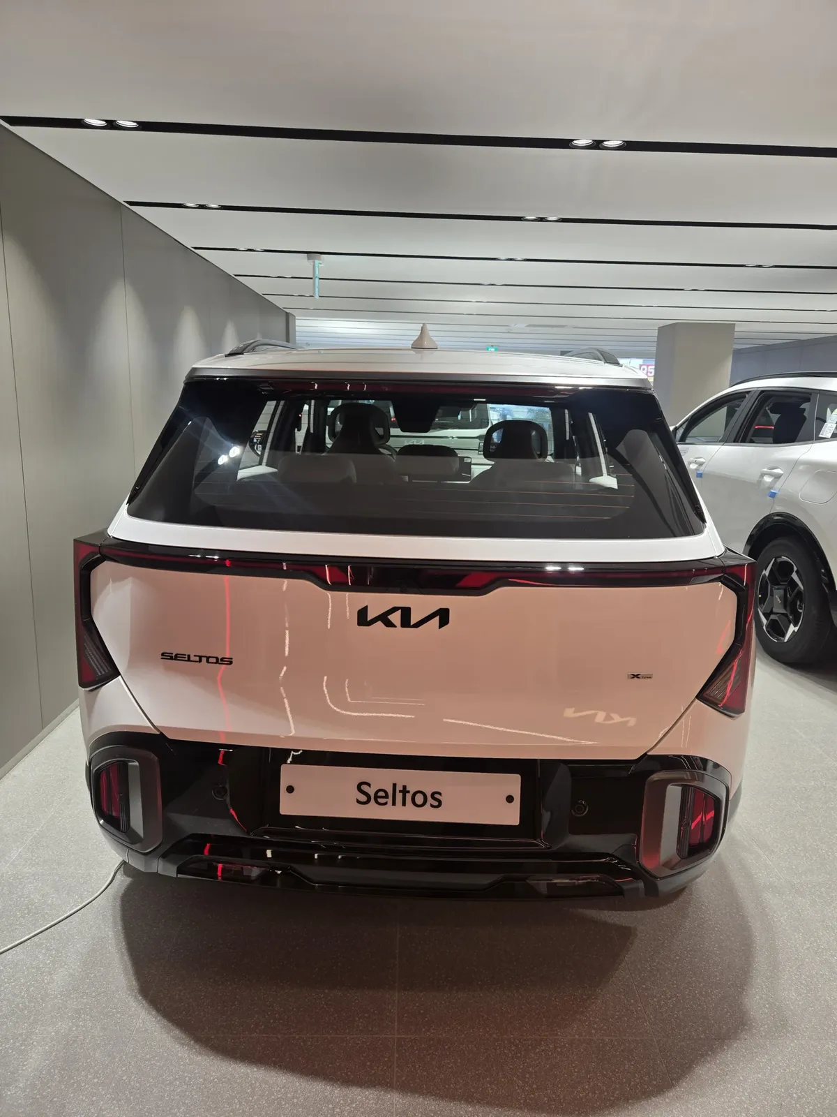 기아 셀토스 전시 차량 후면
